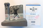 Banksy (attribu)  Sculpture palestinienne gratuite  avec reu (#0536)​