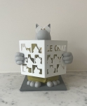 Signed sculpture : The mini cat with the newspaper